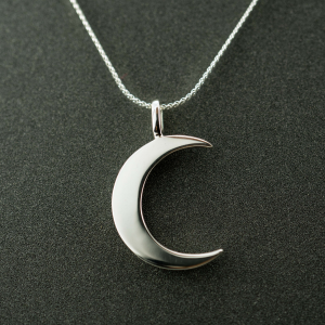 Descubre Luna Aurelia en ley 950, una elegante joya de 15mm inspirada en la noche. Encuéntralo en Callasi Joyería.